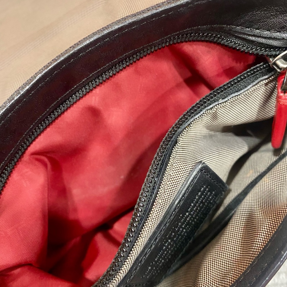 Tumi Black Leather Crossbody “ Map Bag” pre-loved , nice looking Tumi —Unisex - Picture 13 of 16